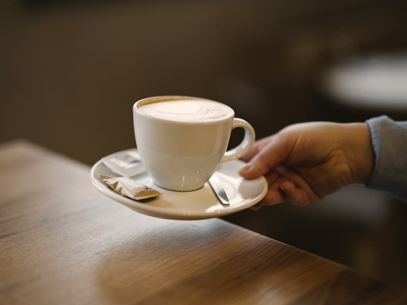 Café especial servido em ambiente corporativo